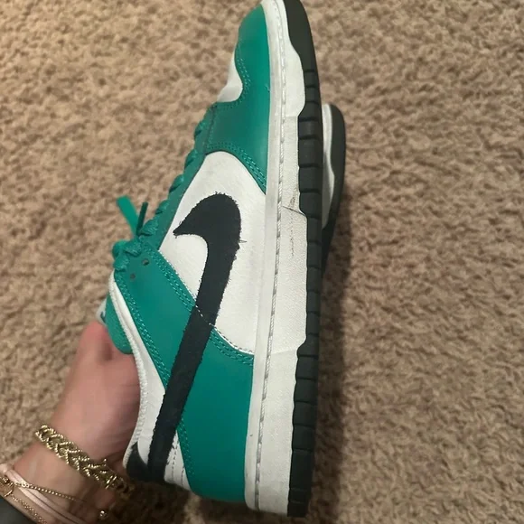 Nike Womens Green Dunk Low - Picture 2 of 6